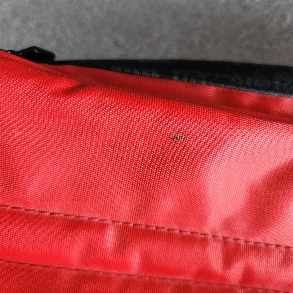 Wilson Tour Sports Messenger Laptop Travel Bag Compartments Zip Red Spellout